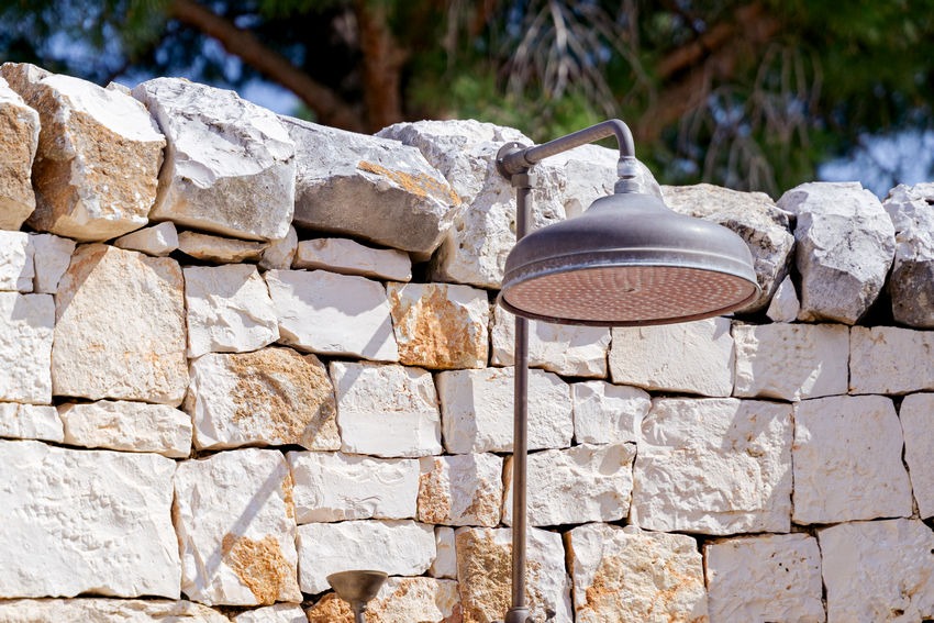 Trullo Petrarolo outdoor shower