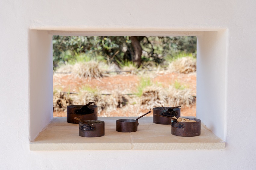 Trullo Petrarolo rustic home in Italy - outdoor kitchen area