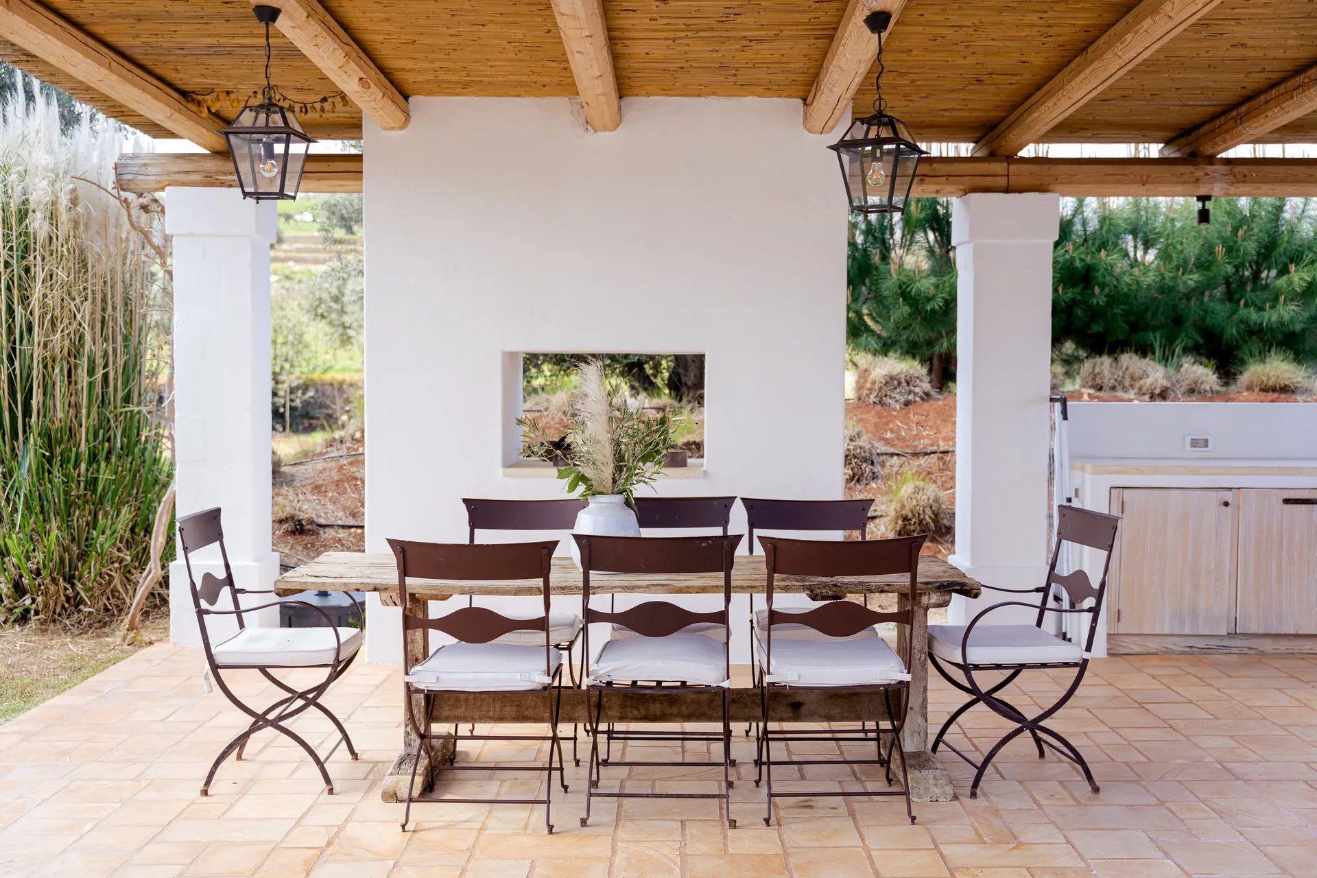 Trullo Petrarolo terrace with outdoor furniture