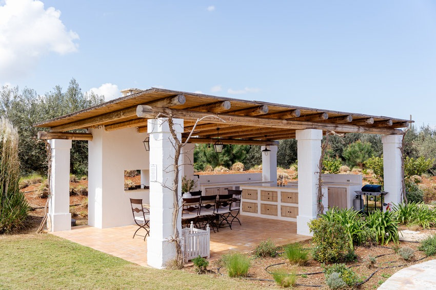 Trullo Petrarolo dining area with authentic rural style