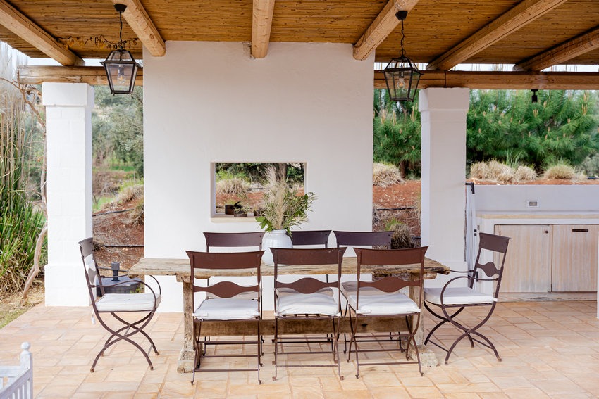 Trullo Petrarolo outdoor lounge area