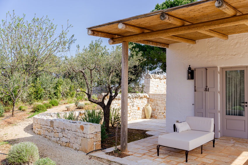 Trullo Petrarolo outdoor space with sun and natural light