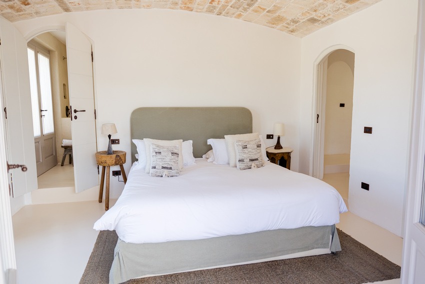 Trullo Petrarolo bedroom with authentic trullo architecture