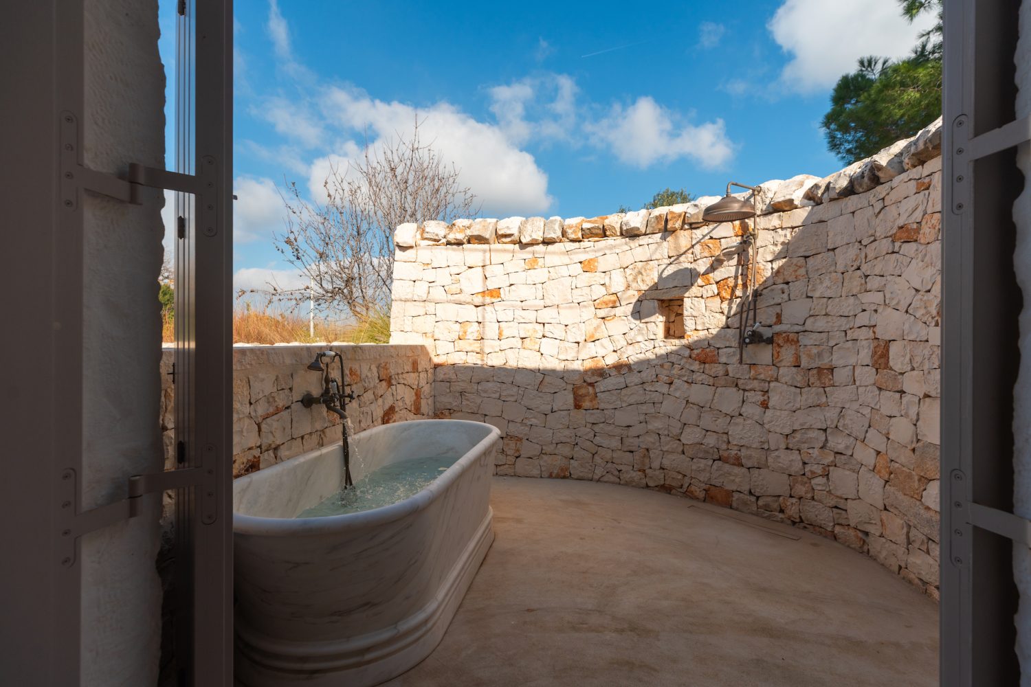 Bedrooms and bathrooms at Trullo Petrarolo · photograph 18