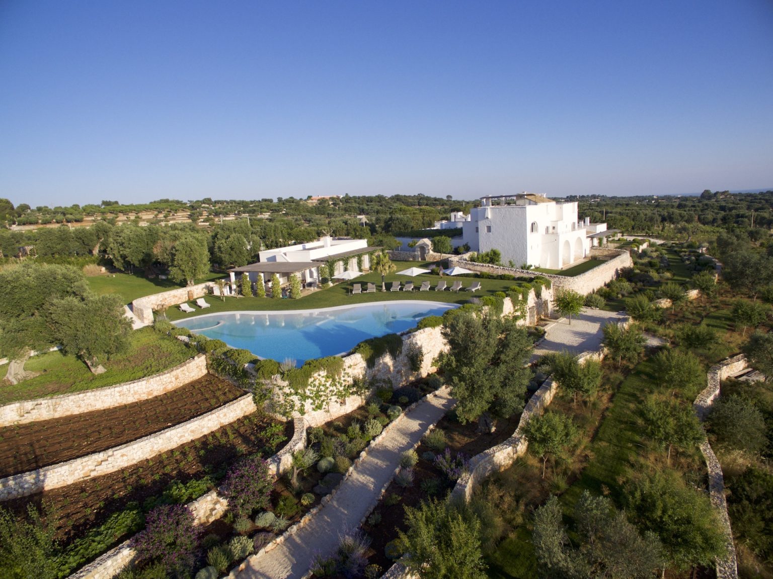 Masseria Petrarolo and its garden swimming pool
