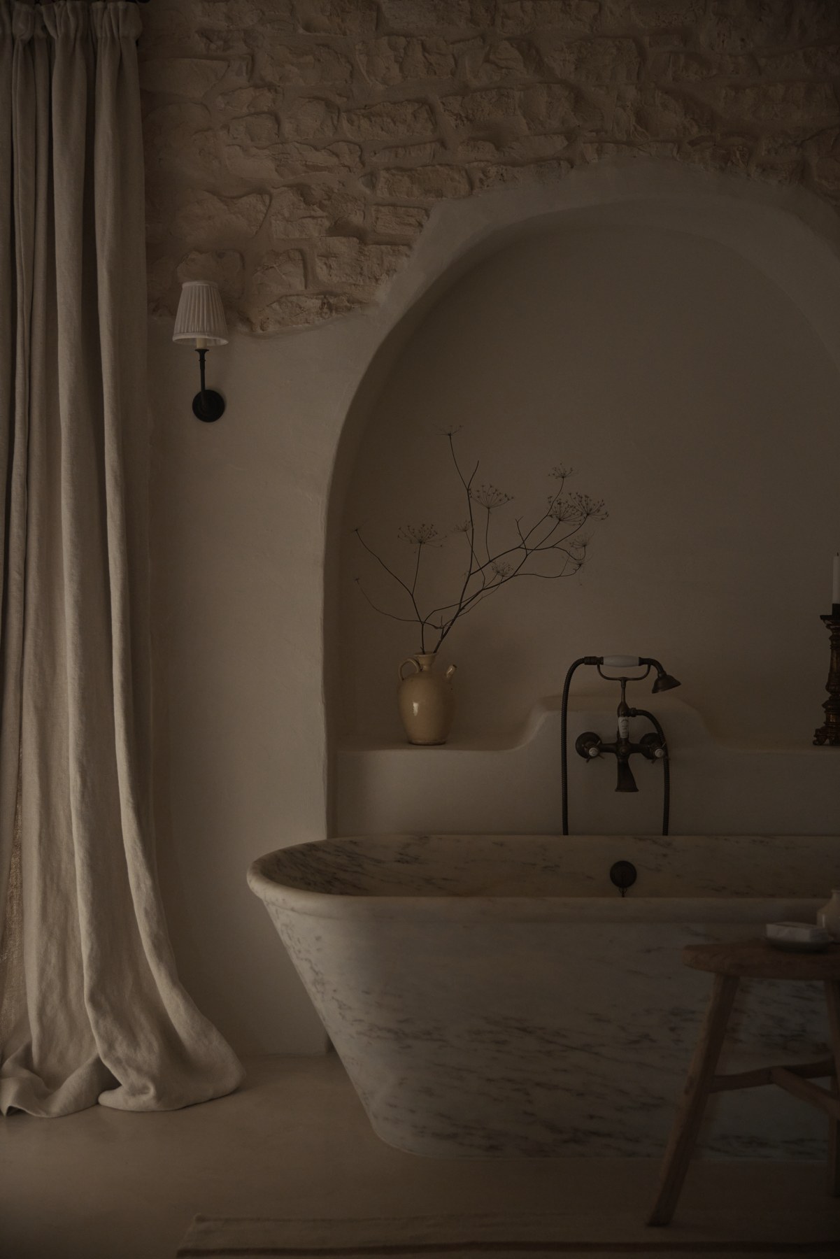 Masseria Pistola · Stone bathroom