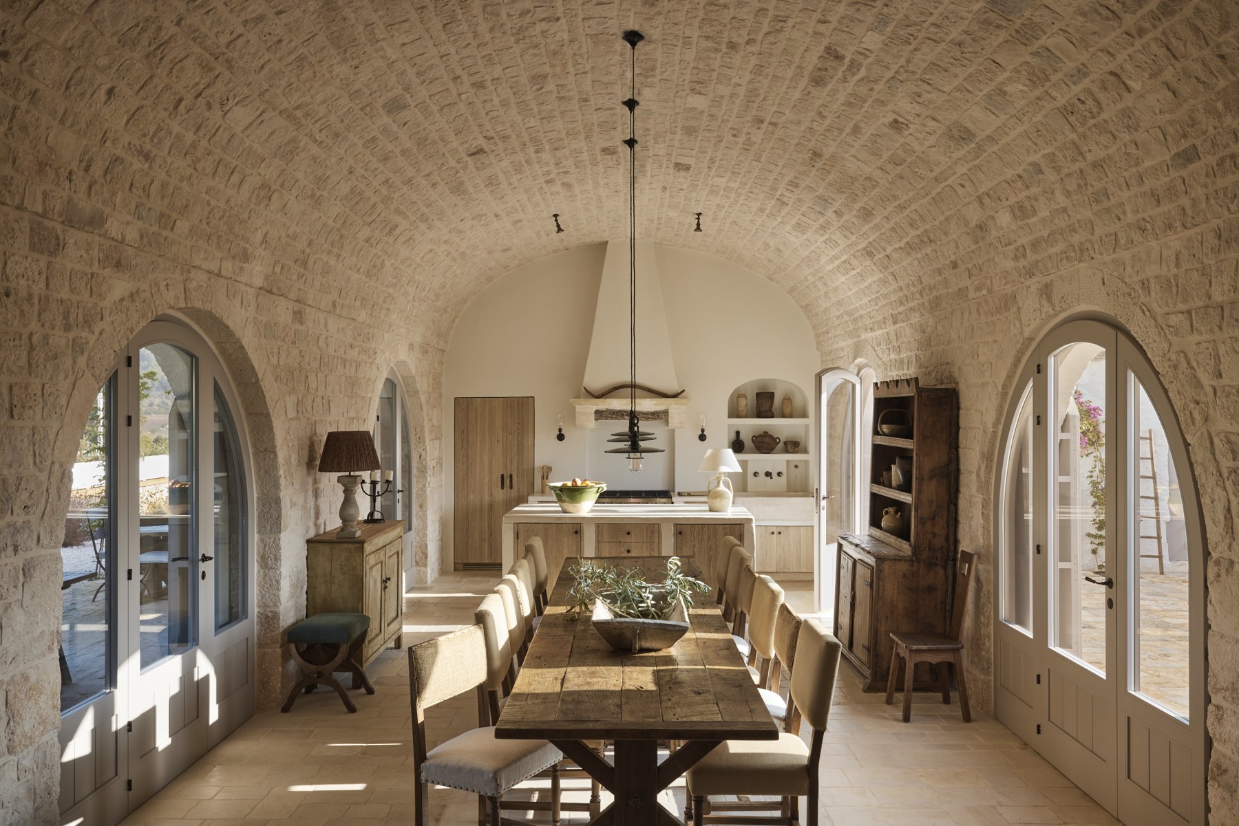 Masseria Pistola · Vaulted kitchen and dining room