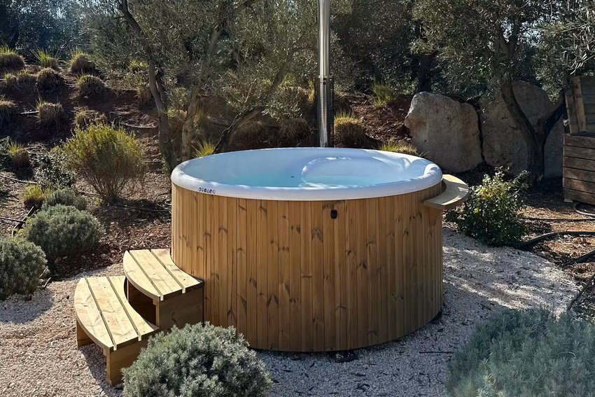 Bathrooms at Trullo Petrarolo · photograph 12