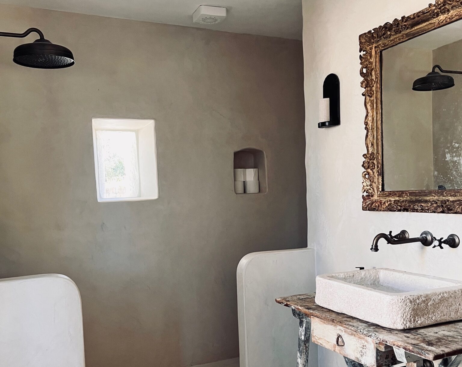 Bedrooms and bathrooms at Trullo Petrarolo · photograph 16