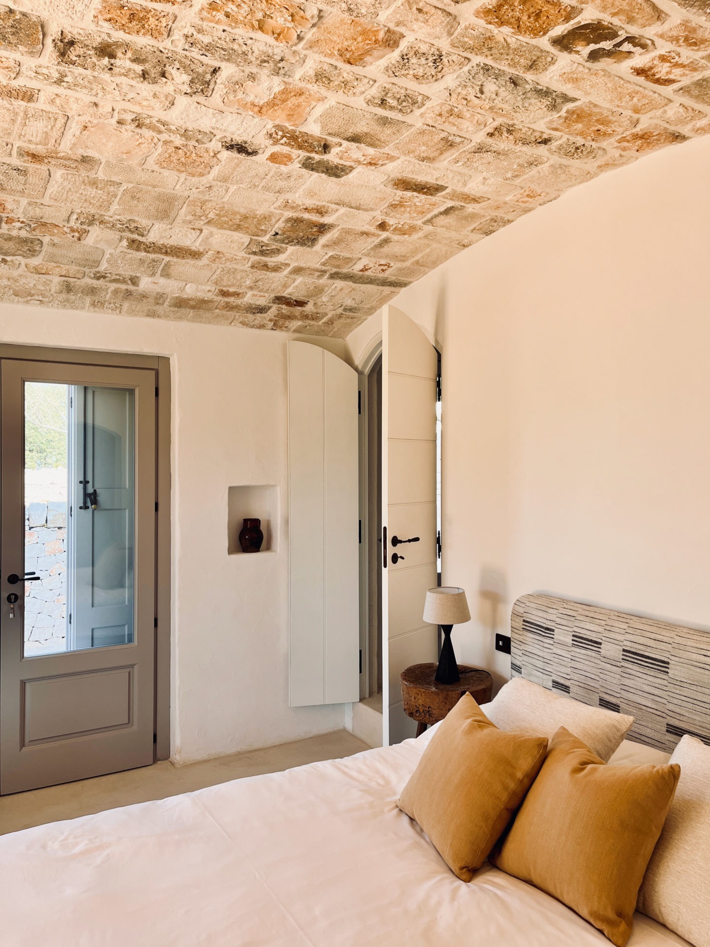 Bedrooms and bathrooms at Trullo Petrarolo · photograph 5